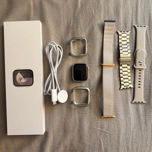 Apple Watch Series 9 41mm (w/ Accessories)